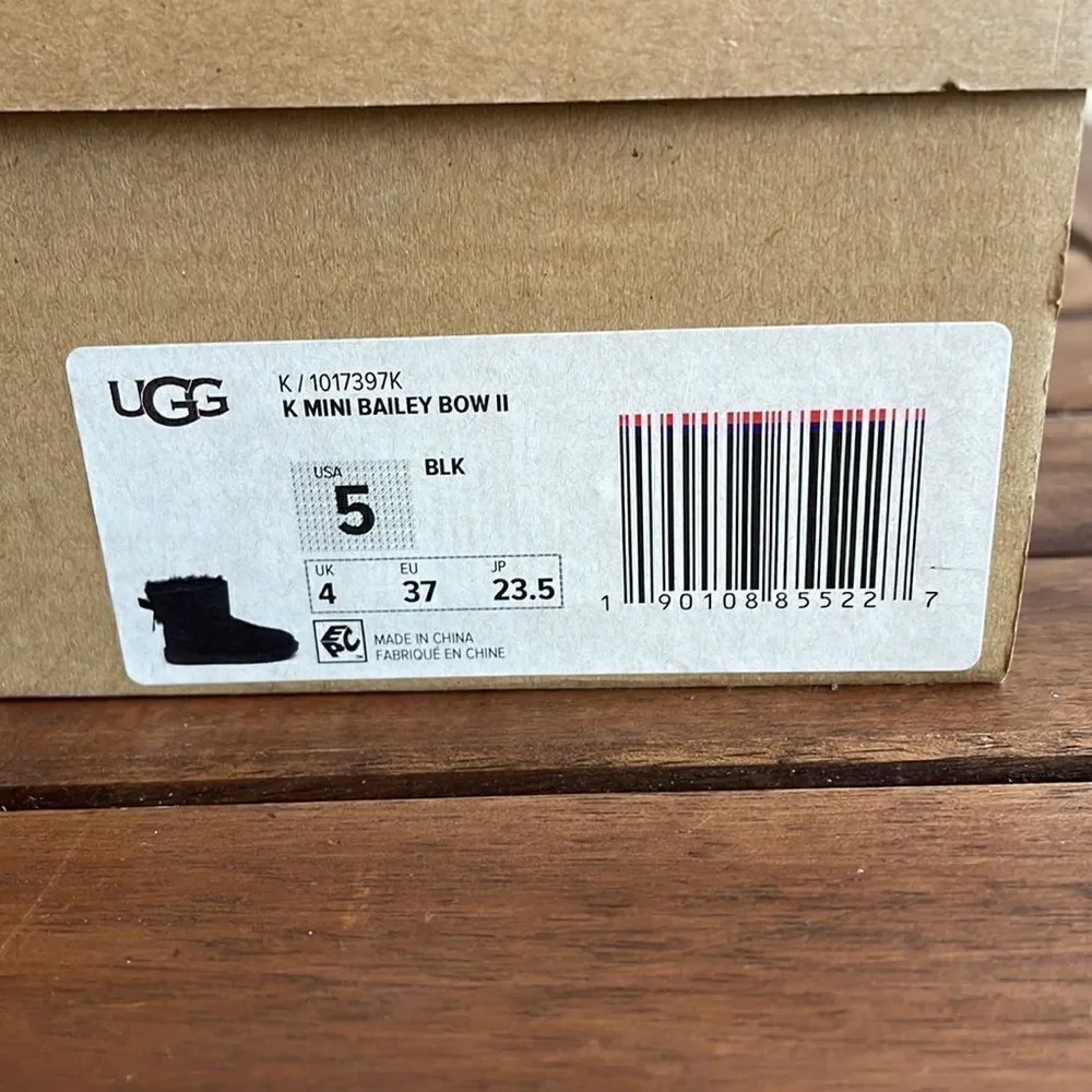UGG Kids' Mini Bailey Bow II Boots Black USA Big Kid Size 5Y/UK 4/EU 37